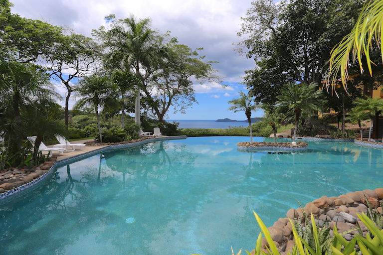 This pool is a reason to move to Costa Rica