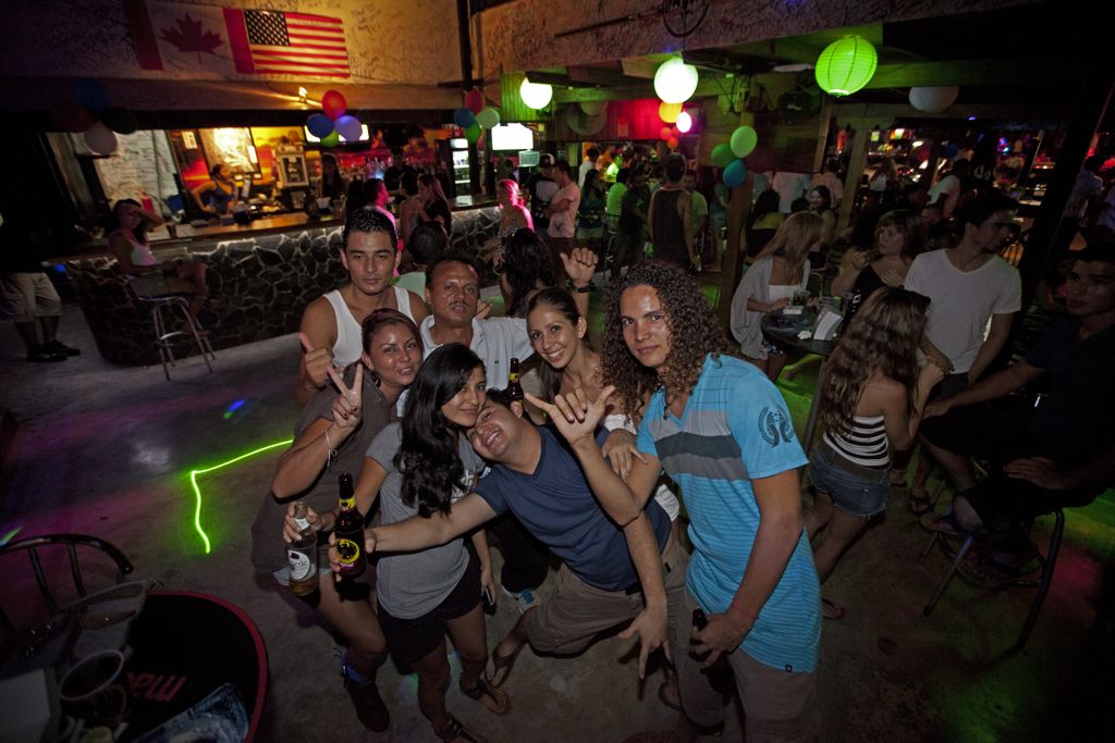Group of people enjoying drinks in Playas del Coco