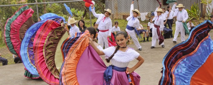 Costa Rican traditional dance costumes 82