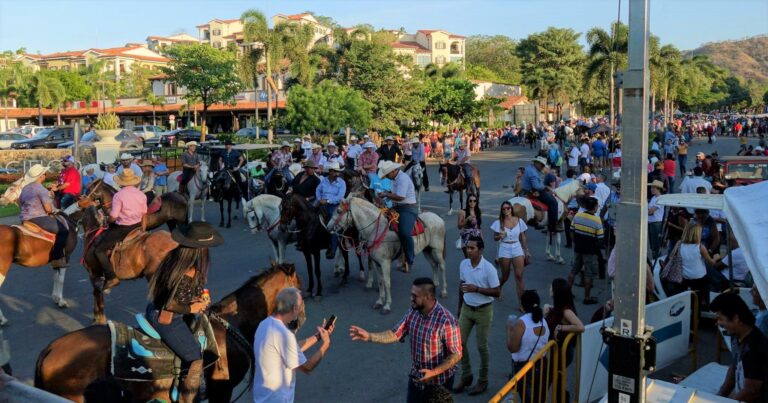 Wild Horses – Playas del Coco Tope 2019