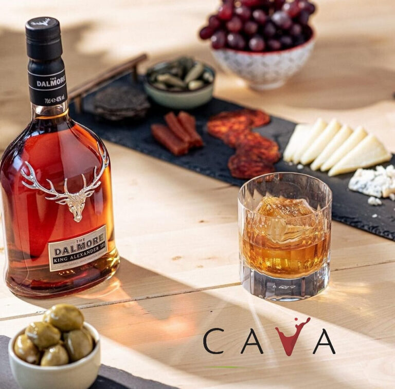 EXPATS in Costa Rica – CAVA Bar and Restaurant