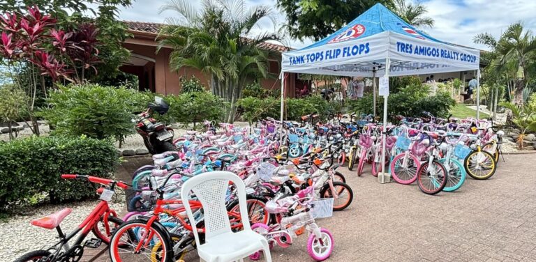 Robinhood in Costa Rica – Toys for Tots Success!